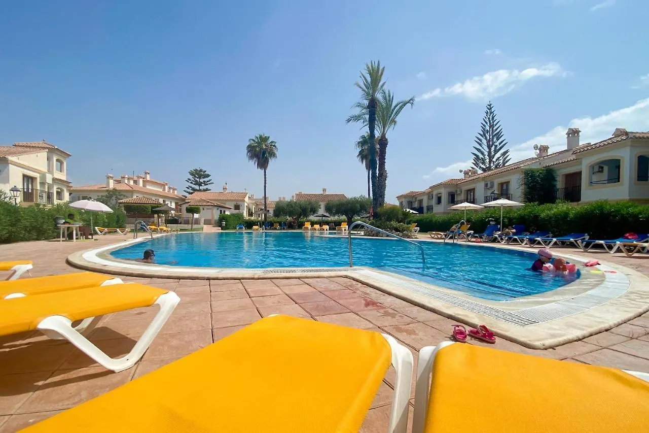 Appartamento Lovely 1- Bedroom Rental With Pool, Close To The Beach Vera