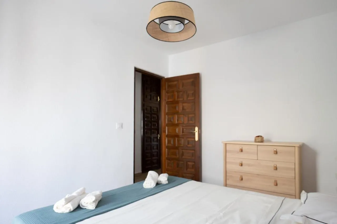 Appartamento Lovely 1- Bedroom Rental With Pool, Close To The Beach Vera