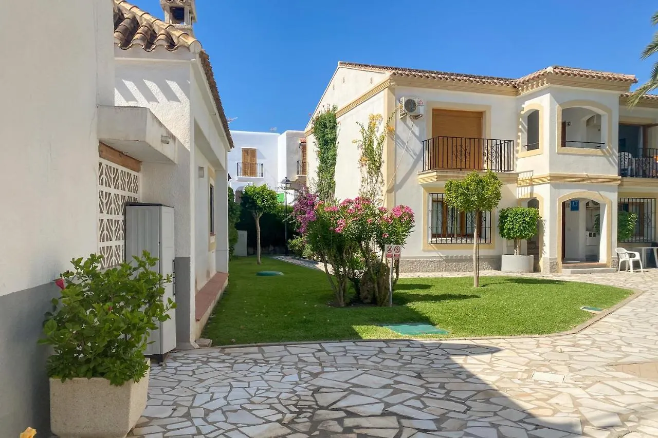 Lovely 1- Bedroom Rental With Pool, Close To The Beach Vera Appartamento