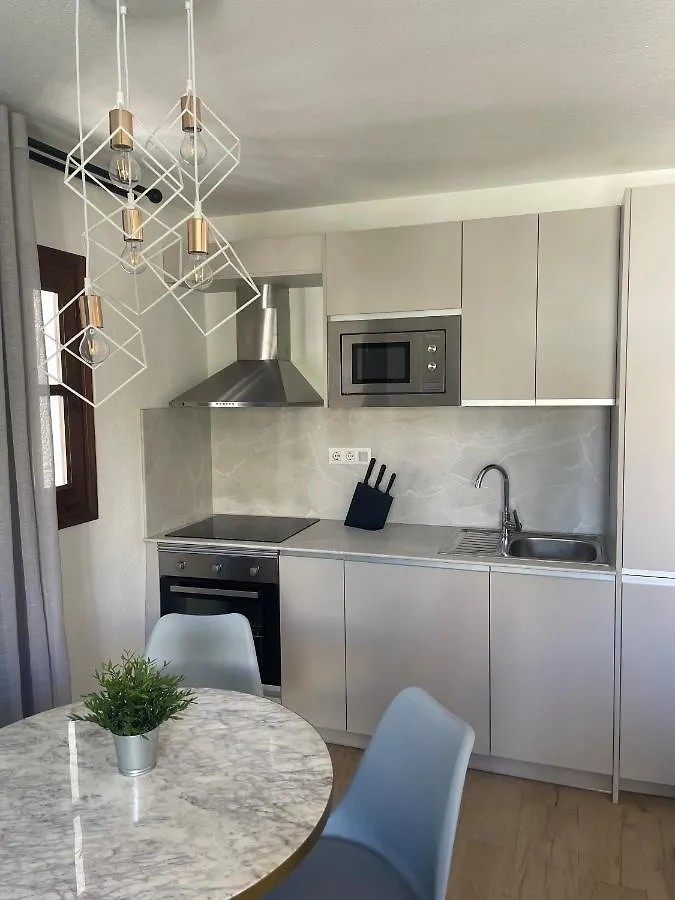 Appartamento Lovely 1- Bedroom Rental With Pool, Close To The Beach Vera